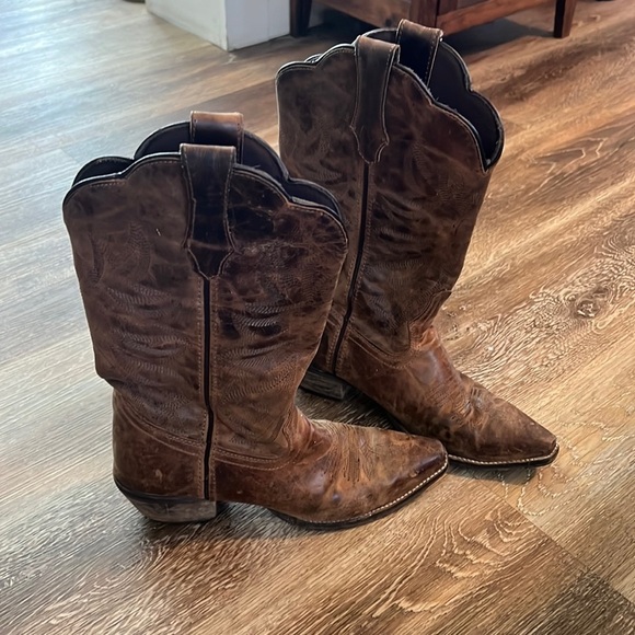 Shoes - Pre-loved cowgirl boots. Size 7.5​​​​​​​​